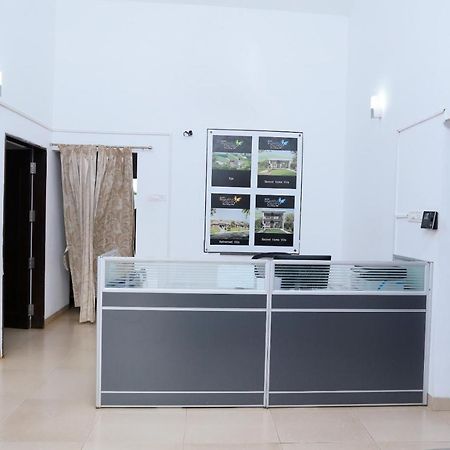 Oyo 24200 Bahri Beautiful Country Hotel Ayyampālaiyam Buitenkant foto