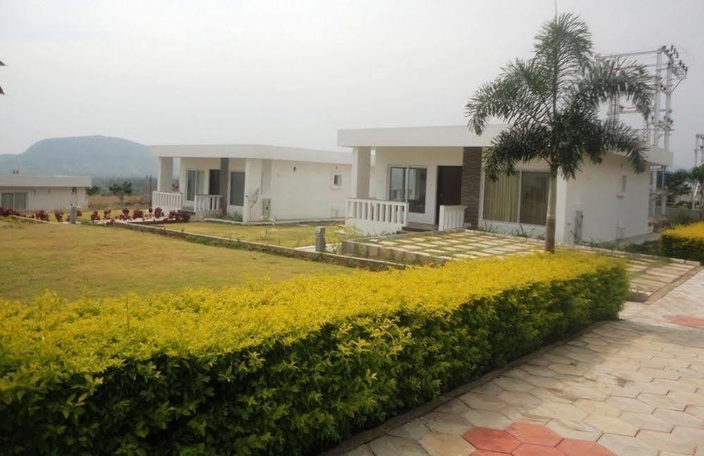 Oyo 24200 Bahri Beautiful Country Hotel Ayyampālaiyam Buitenkant foto
