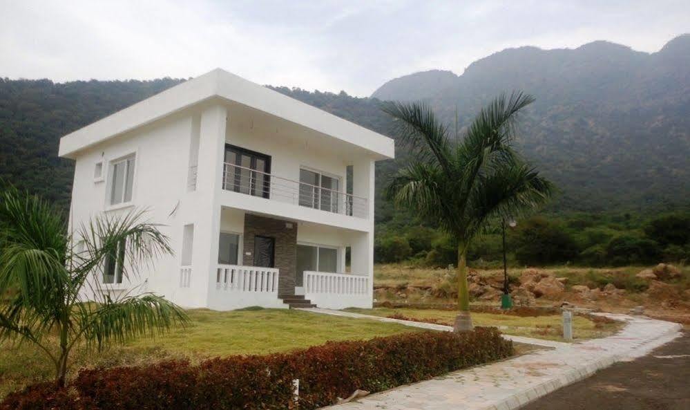 Oyo 24200 Bahri Beautiful Country Hotel Ayyampālaiyam Buitenkant foto