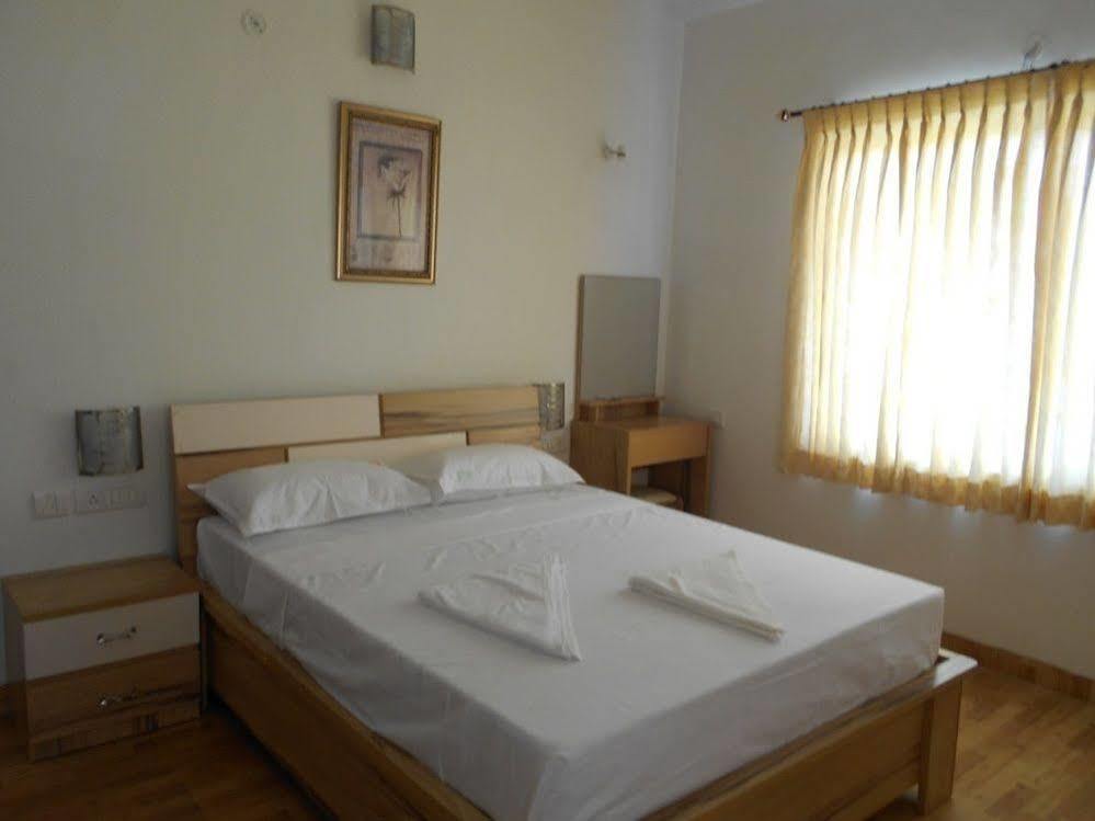 Oyo 24200 Bahri Beautiful Country Hotel Ayyampālaiyam Buitenkant foto