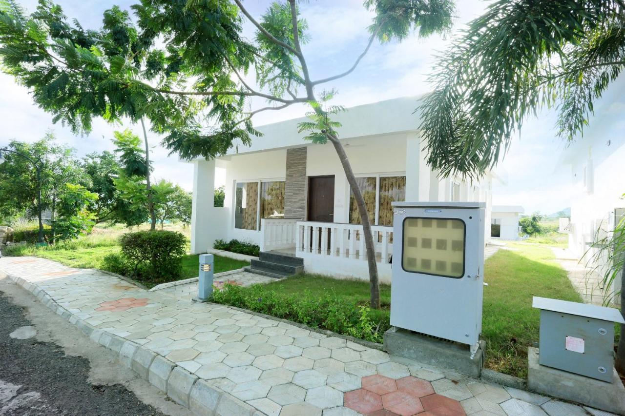 Oyo 24200 Bahri Beautiful Country Hotel Ayyampālaiyam Buitenkant foto