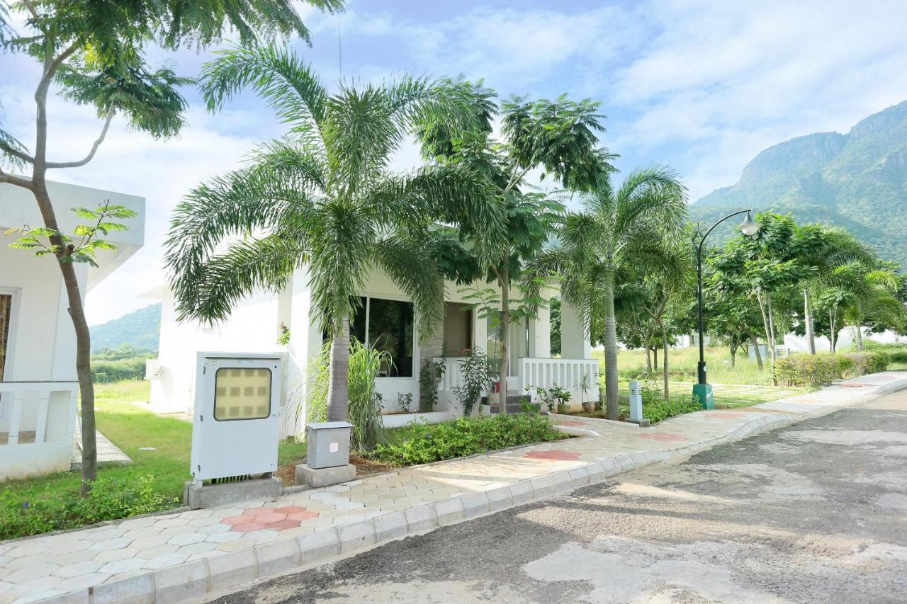 Oyo 24200 Bahri Beautiful Country Hotel Ayyampālaiyam Buitenkant foto