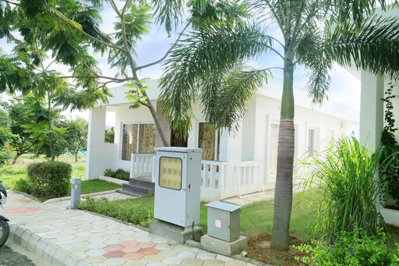 Oyo 24200 Bahri Beautiful Country Hotel Ayyampālaiyam Buitenkant foto
